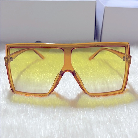 Accessories - Yellow sunglasses